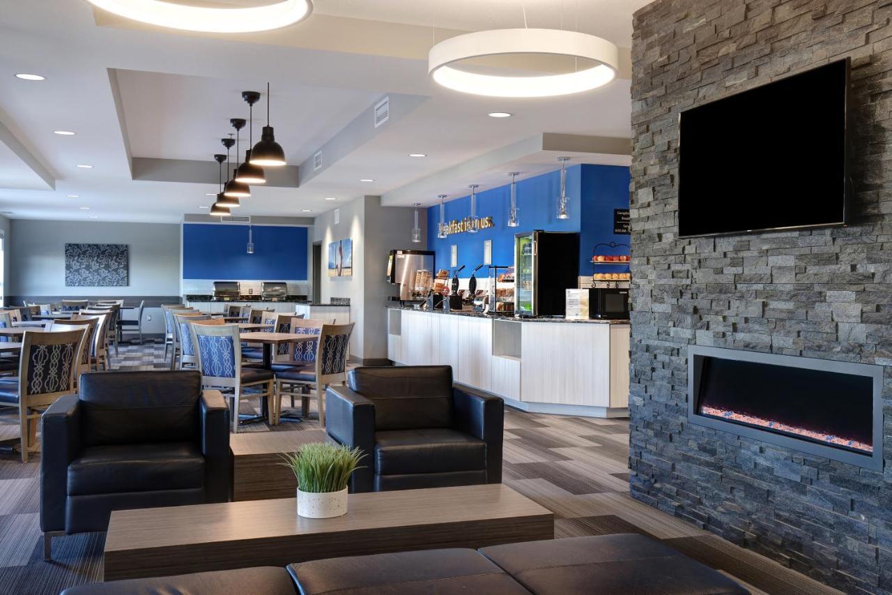 Days Inn & Suites By Wyndham Warman Экстерьер фото